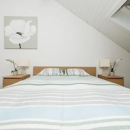 - Superb Flat By The *