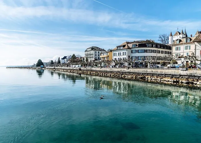 - Superb Flat By The *